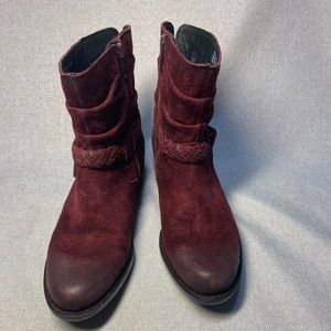 - Born Size 7 M Burgundy Suede Zip Ankle Fashion Boots Booties